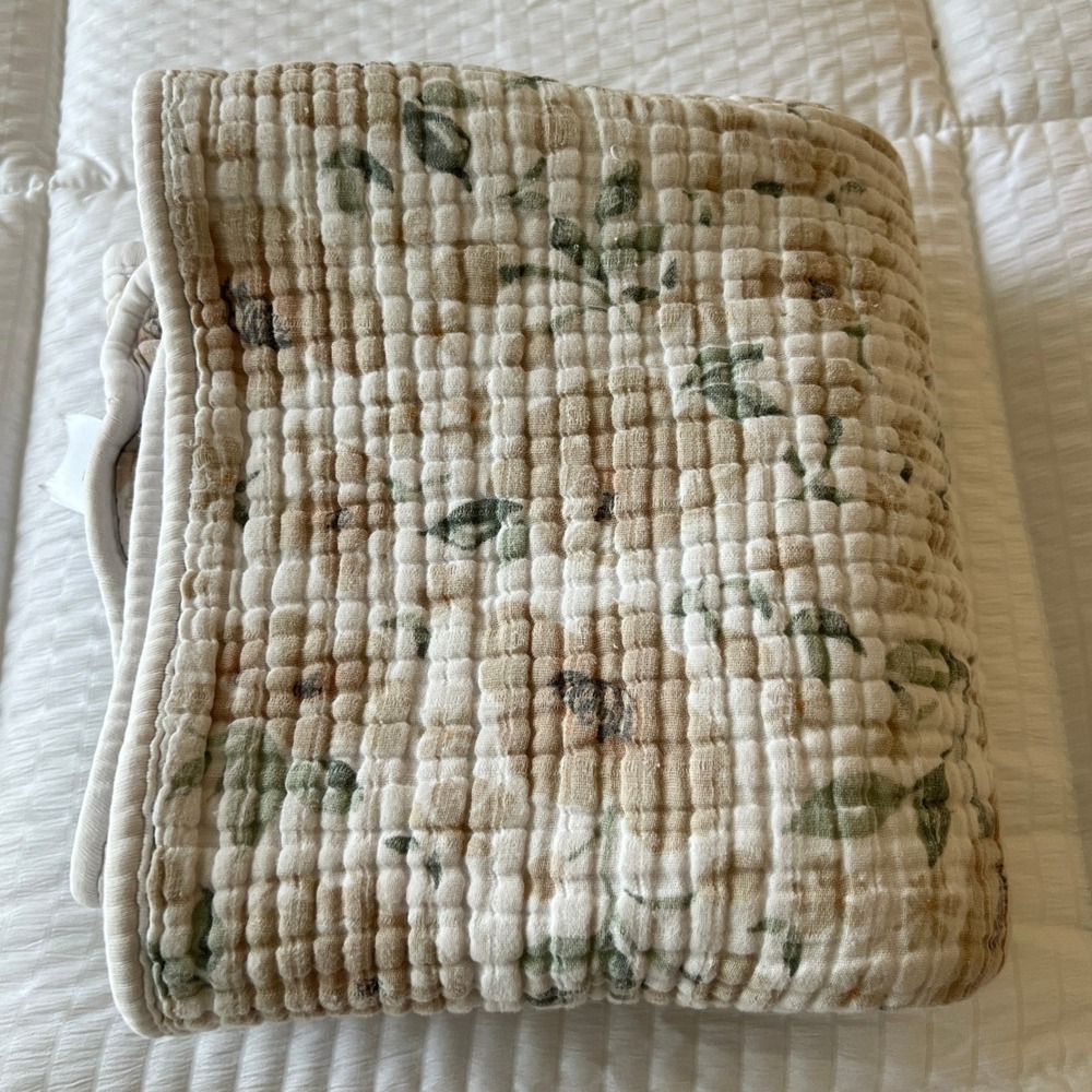Pottery Barn Kids Organic Cotton Muslin Swaddle Blanket 47x47 Gold Metallic Dot